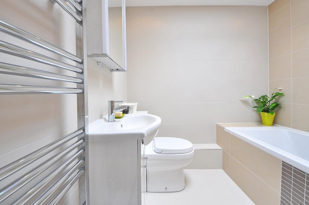 Moderne badkamerrenovaties met duurzame materialen en slimme technologieën voor comfort en ontspanning