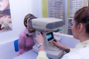 Home Opticien in Hoogvliet toont diverse brillenmonturen en lensopties voor optimale oogzorg en persoonlijke stijl