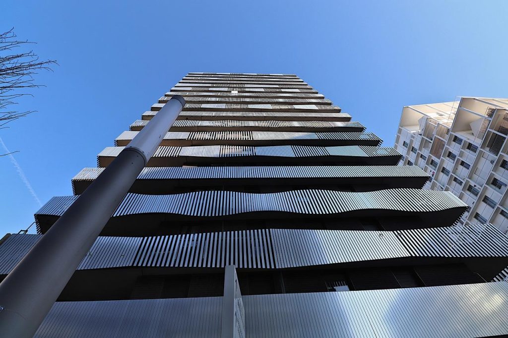 Illustratie van huizen en makelaarsadvies voor het kiezen van een makelaar in Rotterdam