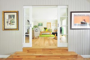 Home Moderne houtkachel als authentieke warmtebron in stijlvol woonkamerinterieur met gezellige sfeer