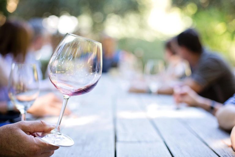 Home Gegraveerde wijnglas met persoonlijke gravering, geschikt als uniek cadeau voor speciale gelegenheden